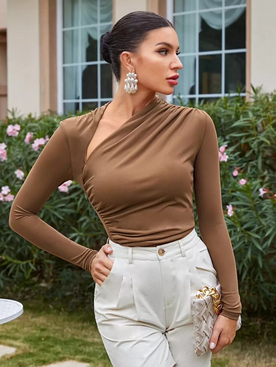 COSMINA Camiseta de cuello asimétrico fruncido - Marrón - Ver 1