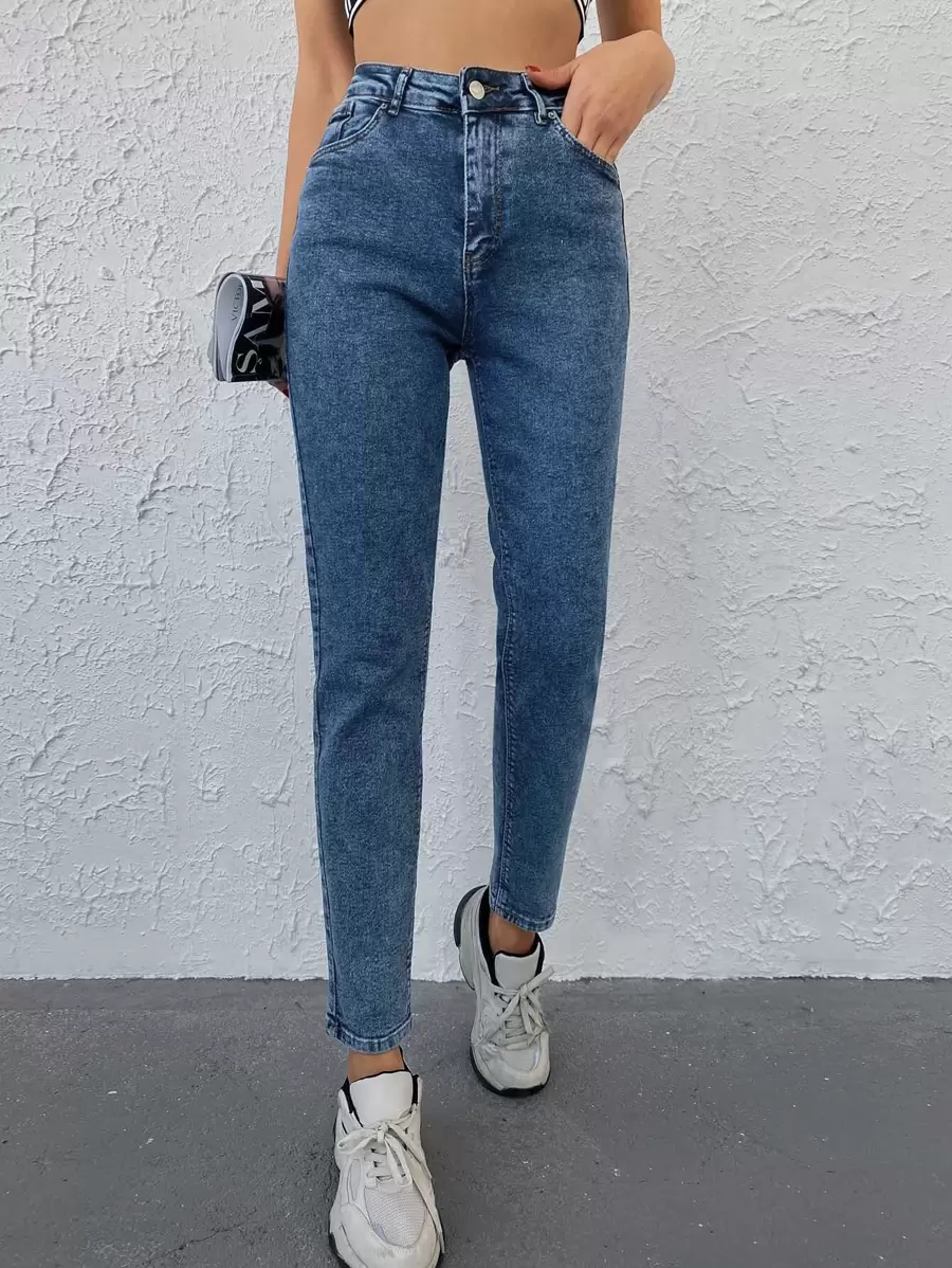 Cloudara Jeans informales con lavado y ajuste de mamá - Azul lavado medio - Ver 1