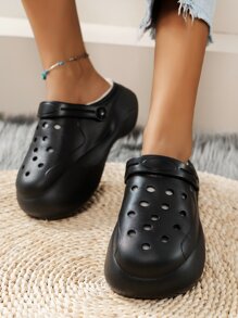 Hollow Out Thermal Lined Vented Clogs - Black - View 4