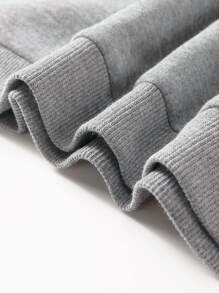 SHEIN EZwear Plus Letter Graphic Thermal Lined Sweatshirt - Light Grey - View 5