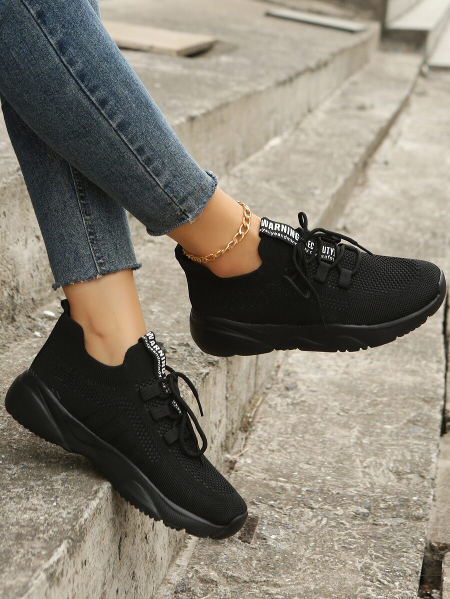 Của phụ nữ Đen Đường bộ Giày Chạy bộ Với Lá thư Hình dán Đồ trang trí Và Mặt trước thắt dây - màu đen - Xem 1