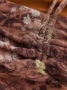 SHEIN MOD 印花前繫帶荷葉袖手帕下擺短款T恤 - 彩色 - 查看 3