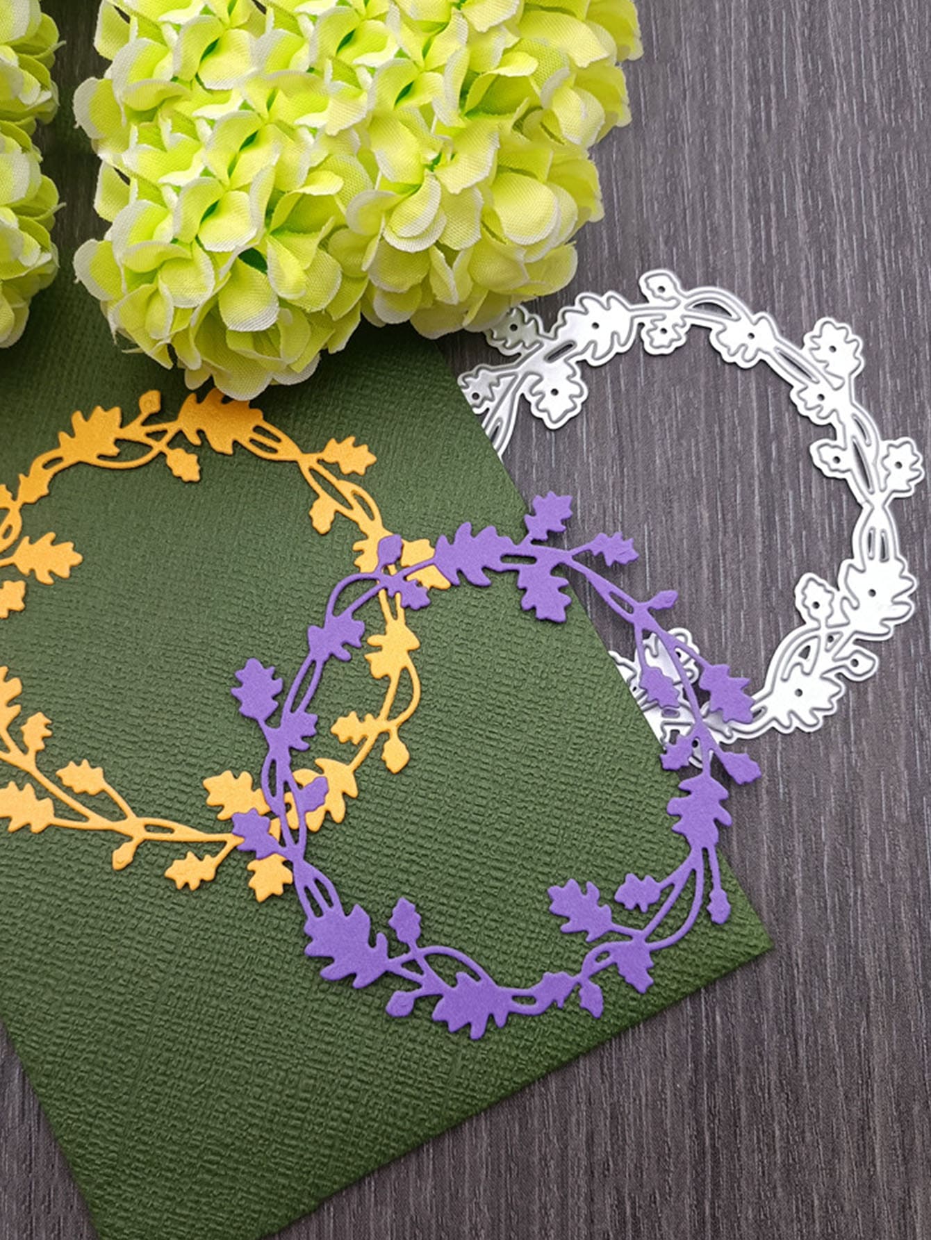 1pc Wreath Shaped Cutting Die - Silver - View 1