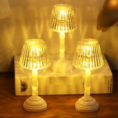 1pc Mini LED Crystal Desk Lamp Acrylic Diamond Table Lamp LED Night Lights Bedside Lighting Light For Bedroom Decorations,Home Decor Mini Table Lamp,Room Decor Night Light,Mini Desktop Projection Lamp,Christmas Desktop Decoration Mini Table Lamp,Including Batteries