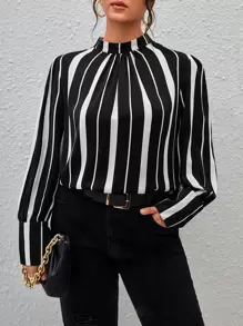 SHEIN Privé Blusa de rayas de cuello alto