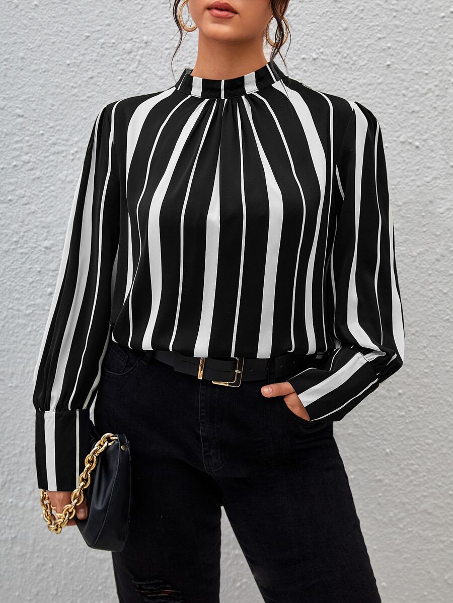SHEIN Privé Blusa de rayas de cuello alto