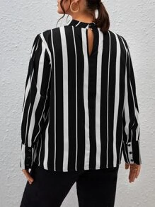 SHEIN Privé Blusa de rayas de cuello alto