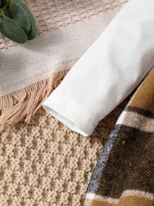 嬰兒小高領T恤和格紋印花連衣裙