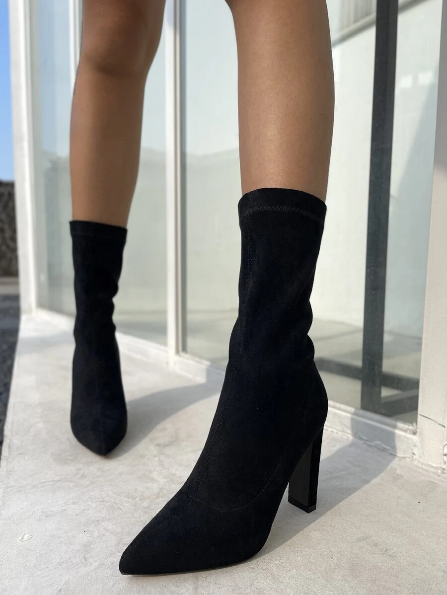 Minimalist Point Toe Slip-On Classic Boots - Black - View 1