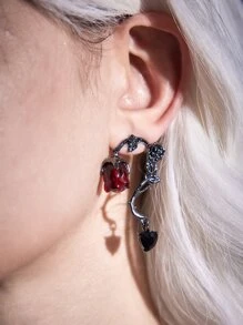 ROMWE Goth 花朵裝飾心形耳墜 - 彩色 - 查看 1