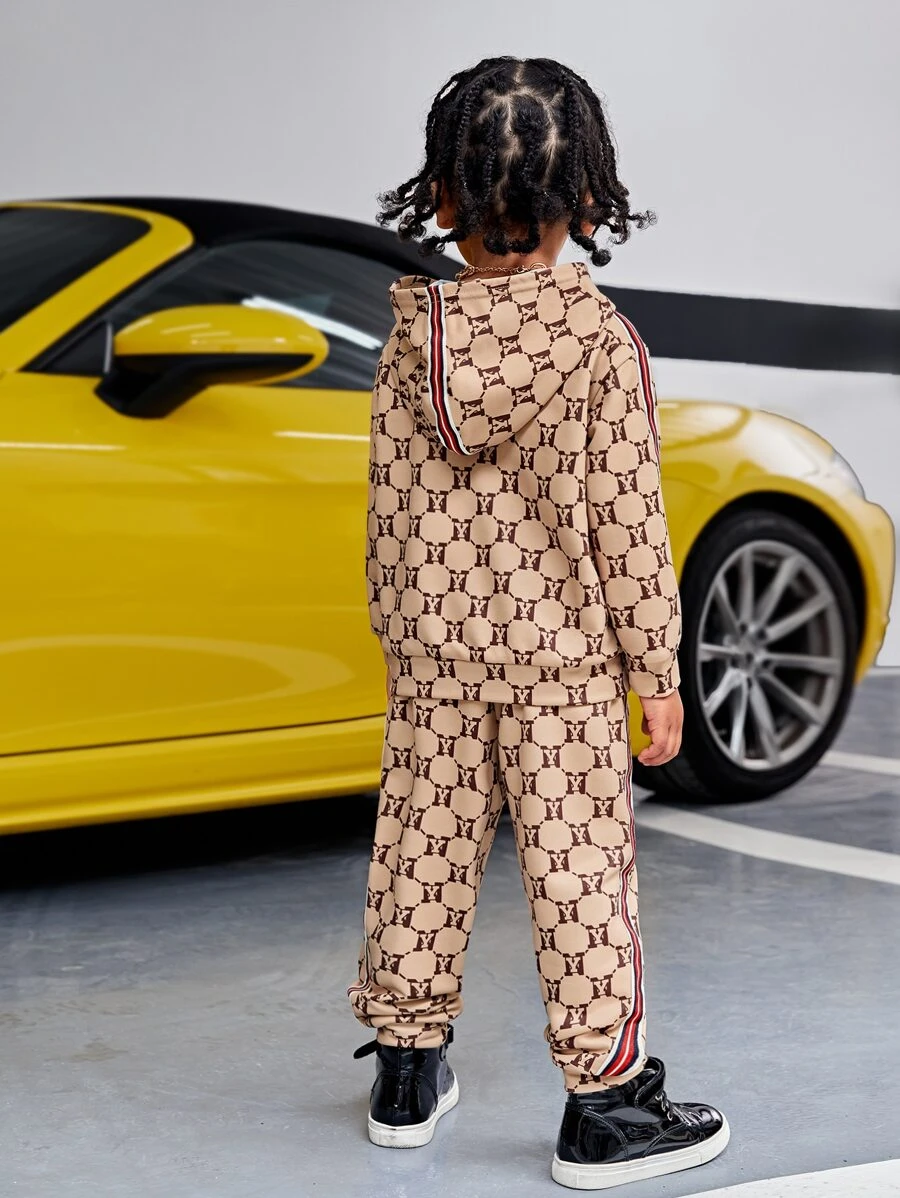 SHEIN 小男童滿版印花連帽衫和運動褲 - 彩色 - 查看 1