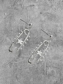 ROMWE Grunge Punk con diseño de estrella Pin de seguridad Pendientes largos - Plateado - Ver 2