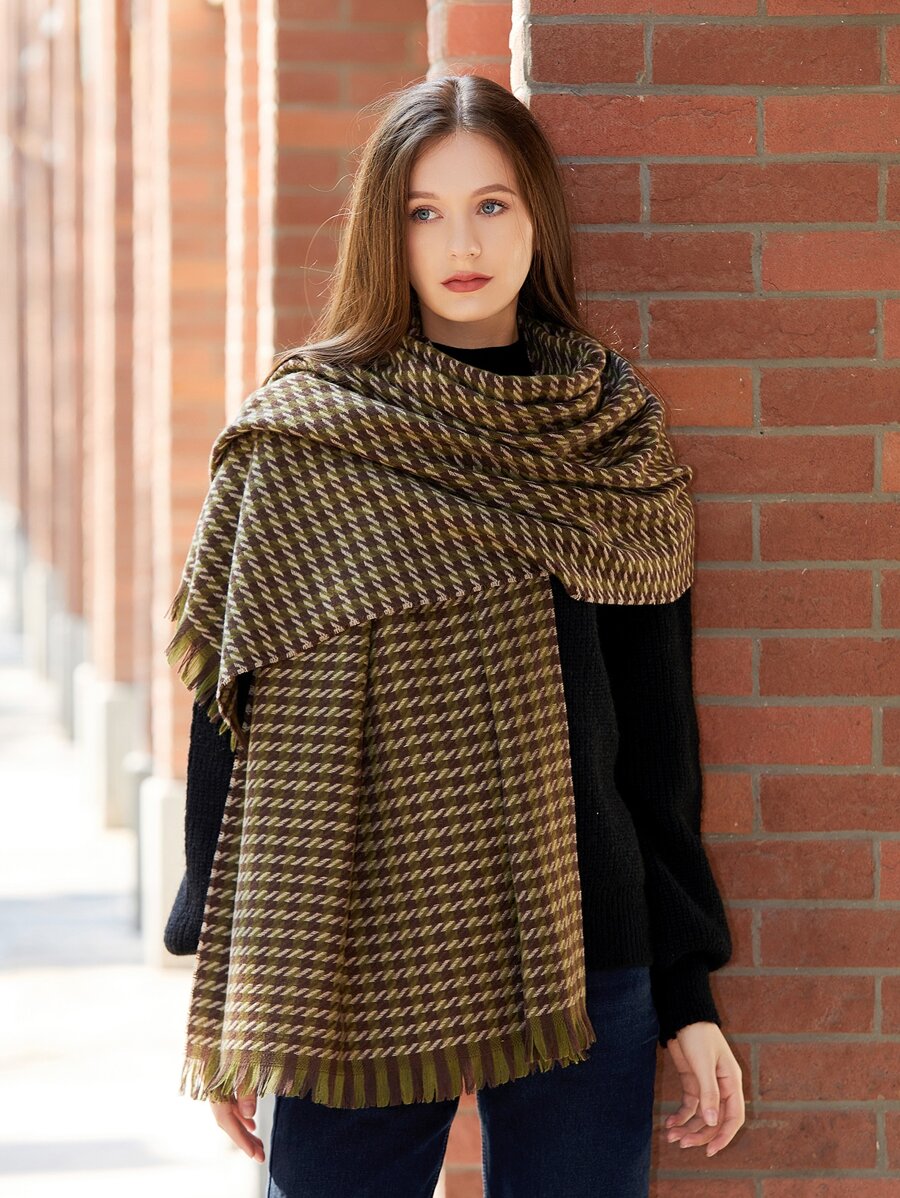 Houndstooth Pattern Raw Trim Scarf