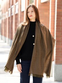 Houndstooth Pattern Raw Trim Scarf