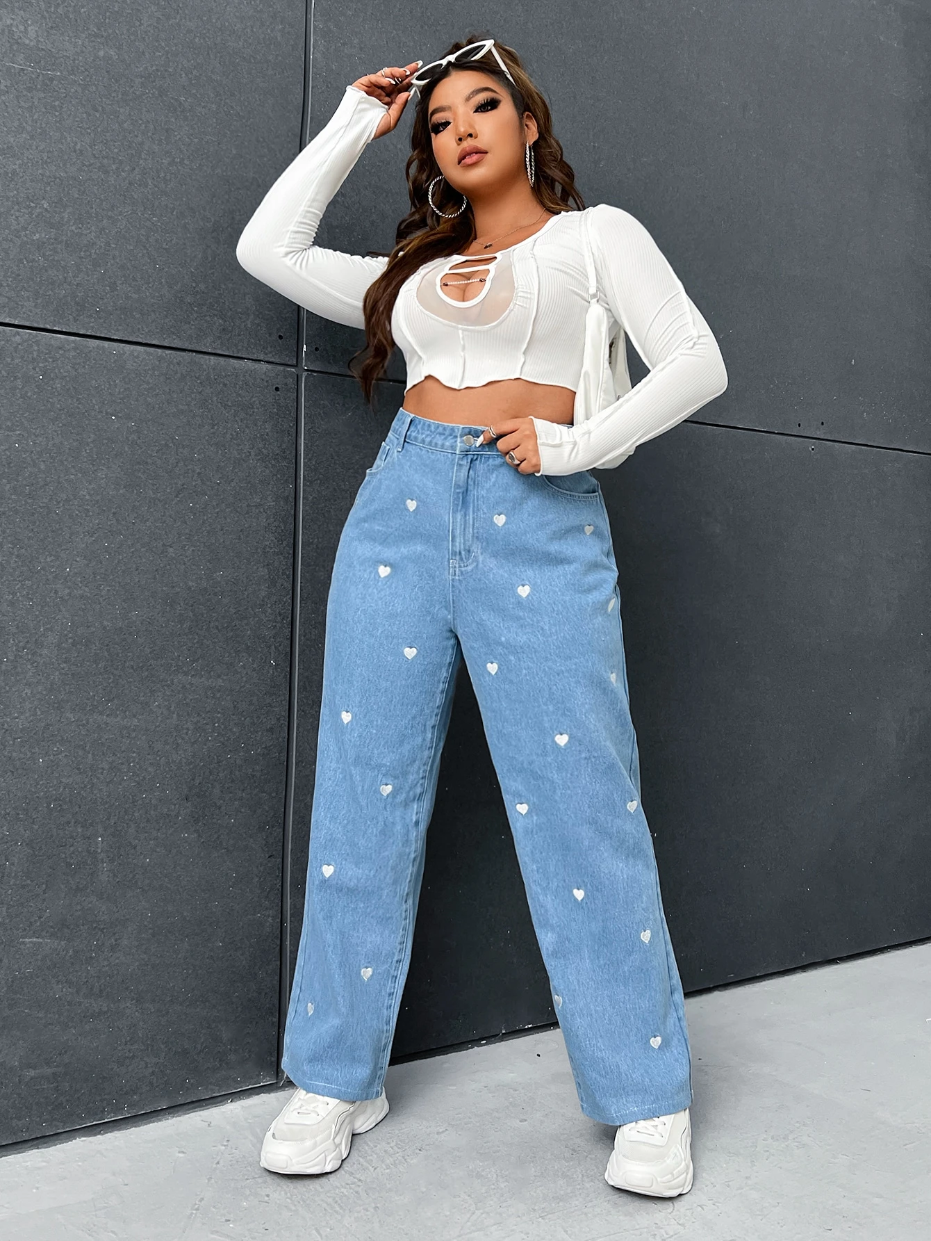 Our Plus Heart Embroidery Straight Leg Jeans is such a vibe - ROMWE