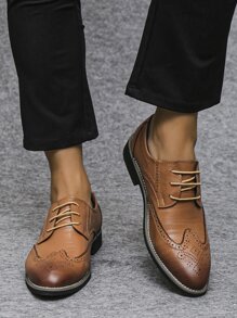 Men's Formal Block Carving Solid Color Pointed Toe Low-Cut Lace-Up Low Heel Leather Shoes, Banquet Style, Middle-Aged Business Pu Leather Shoes For All Seasons