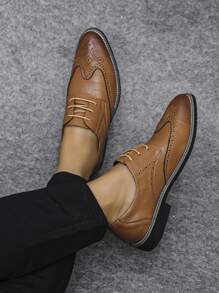 Men's Formal Block Carving Solid Color Pointed Toe Low-Cut Lace-Up Low Heel Leather Shoes, Banquet Style, Middle-Aged Business Pu Leather Shoes For All Seasons