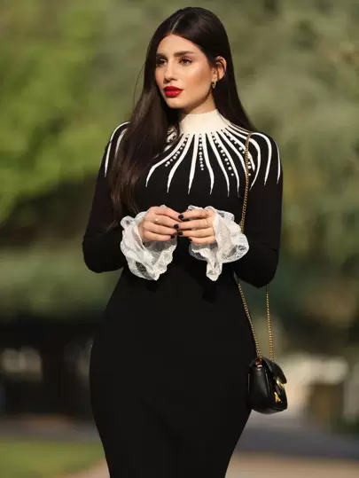 Modelyn فستان كنزة صوفية ذو أكمام منبثقة من الدانتيل المتباين