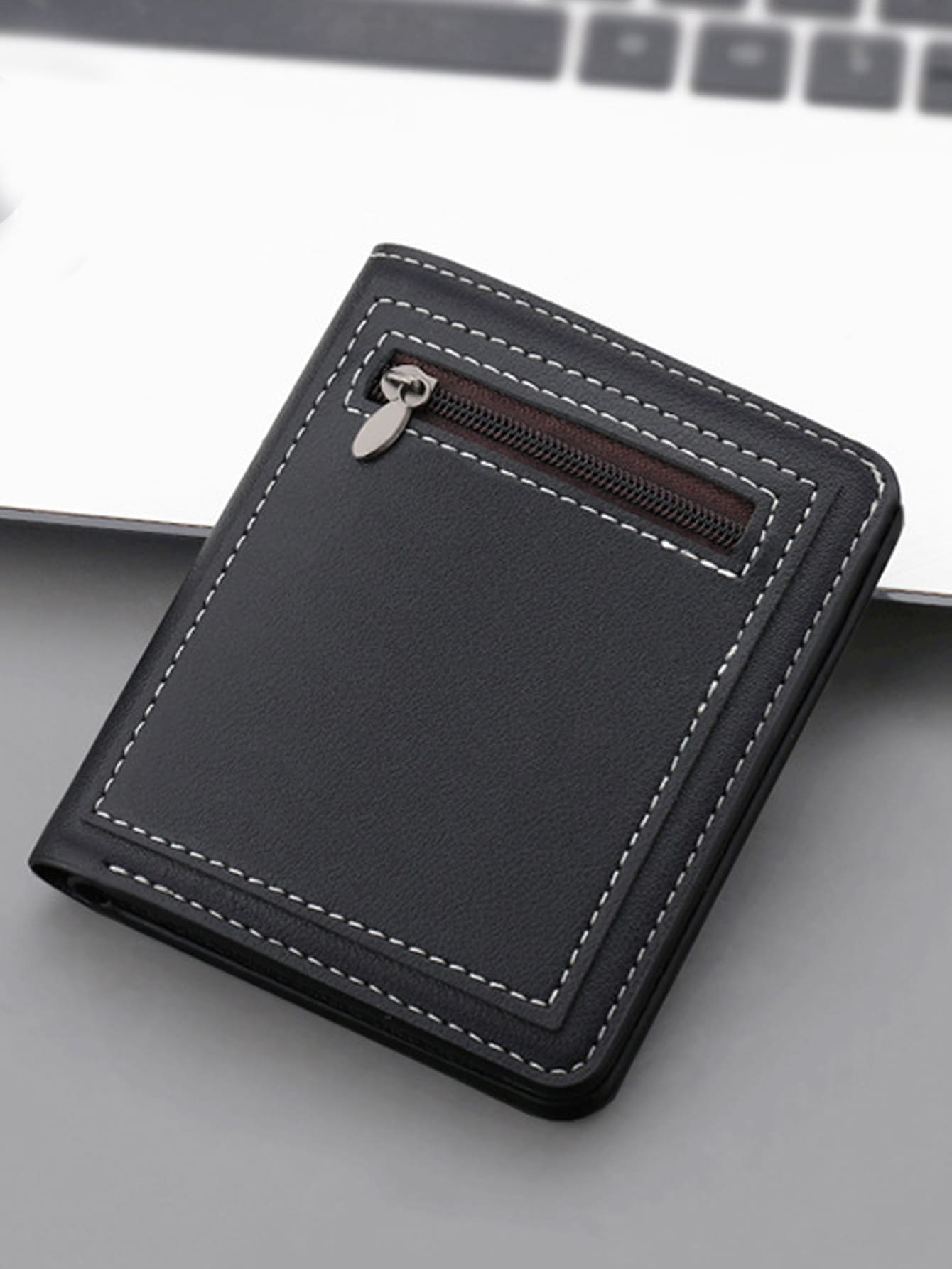 Cartera pequeña de hombre con detalle de puntada, billetera delgada con pliegue doble, cartera portátil para efectivo y tarjetas de crédito para trabajadores de cuello blanco, universidad, trabajo, negocio, conmutación, oficina, como regalo de aniversario, pareja o regalo del Día de San Valentín - Negro - Ver 1