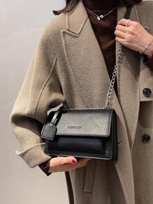 有字母浮雕的蓋子鏈條方形包款,斜跨包/肩背包風格,休閒時尚的純色設計,適用於女性、新手及白領愛好者,適用於女孩、女人。此禮品包完美適用於辦公室、工作、商務和通勤 - 黑色 - 查看 1