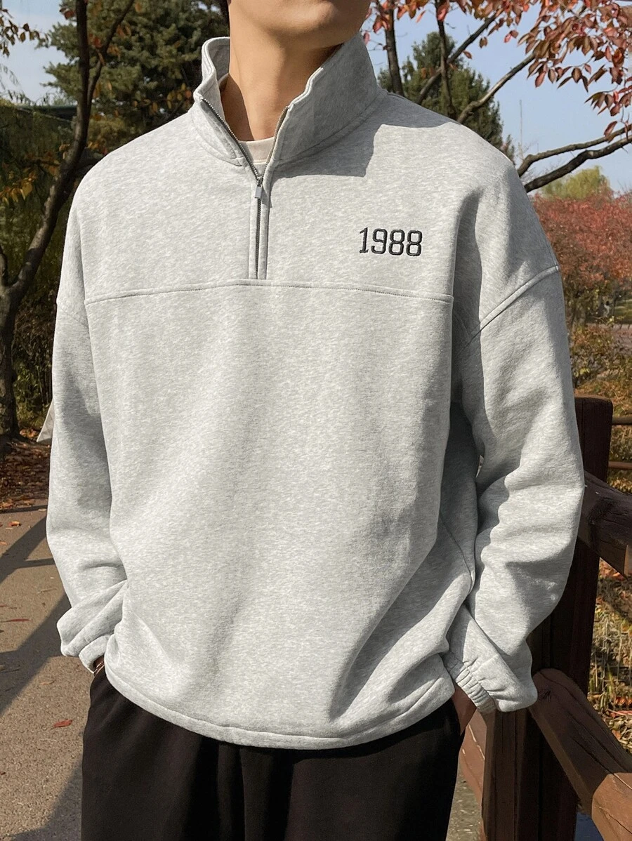 DAZY Men Letter Graphic Drop Shoulder Half Zip Sweatshirt - Light Grey - View 1