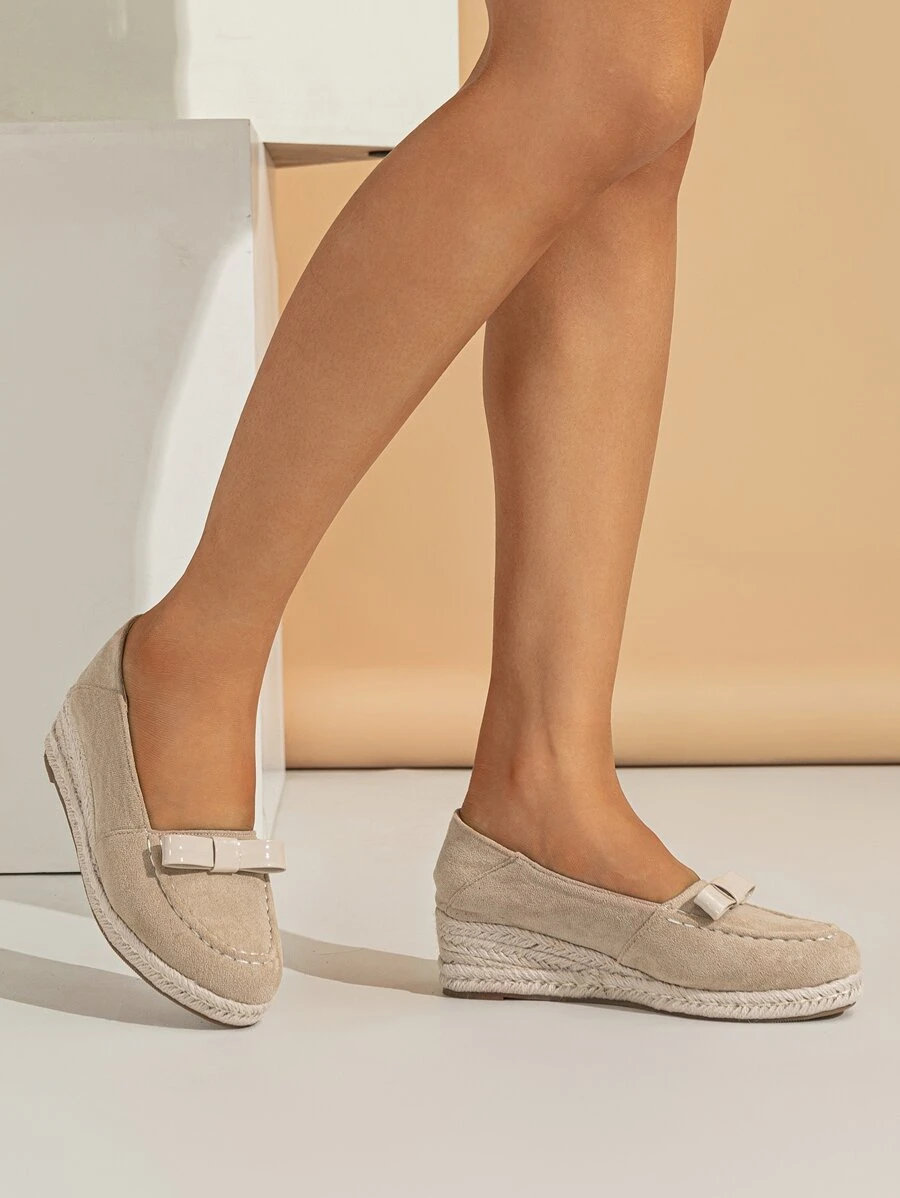 蝴蝶結裝飾仿麂皮草編坡跟淺口鞋