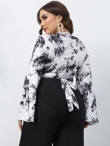 Top crop de tie dye con nudo delantero - Blanco y Negro - Ver 2