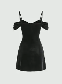 SHEIN MOD Vestido de hombros descubiertos fruncido de terciopelo - Negro - Ver 5