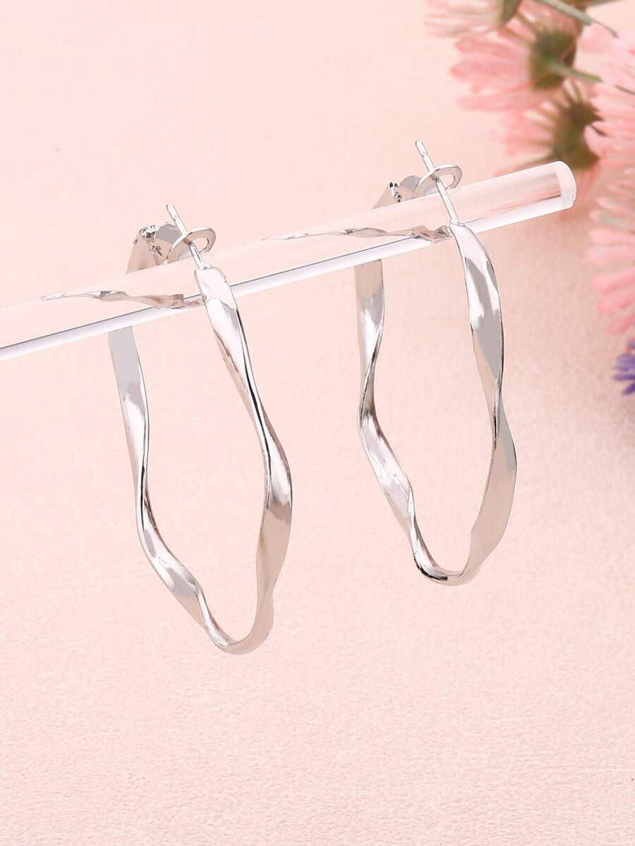 Minimalist Twist Hoop Earrings - Silver - View 1