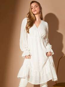 SHEIN Privé 交疊領荷葉袖荷葉邊網眼刺繡連衣裙 - 白色 - 查看 1