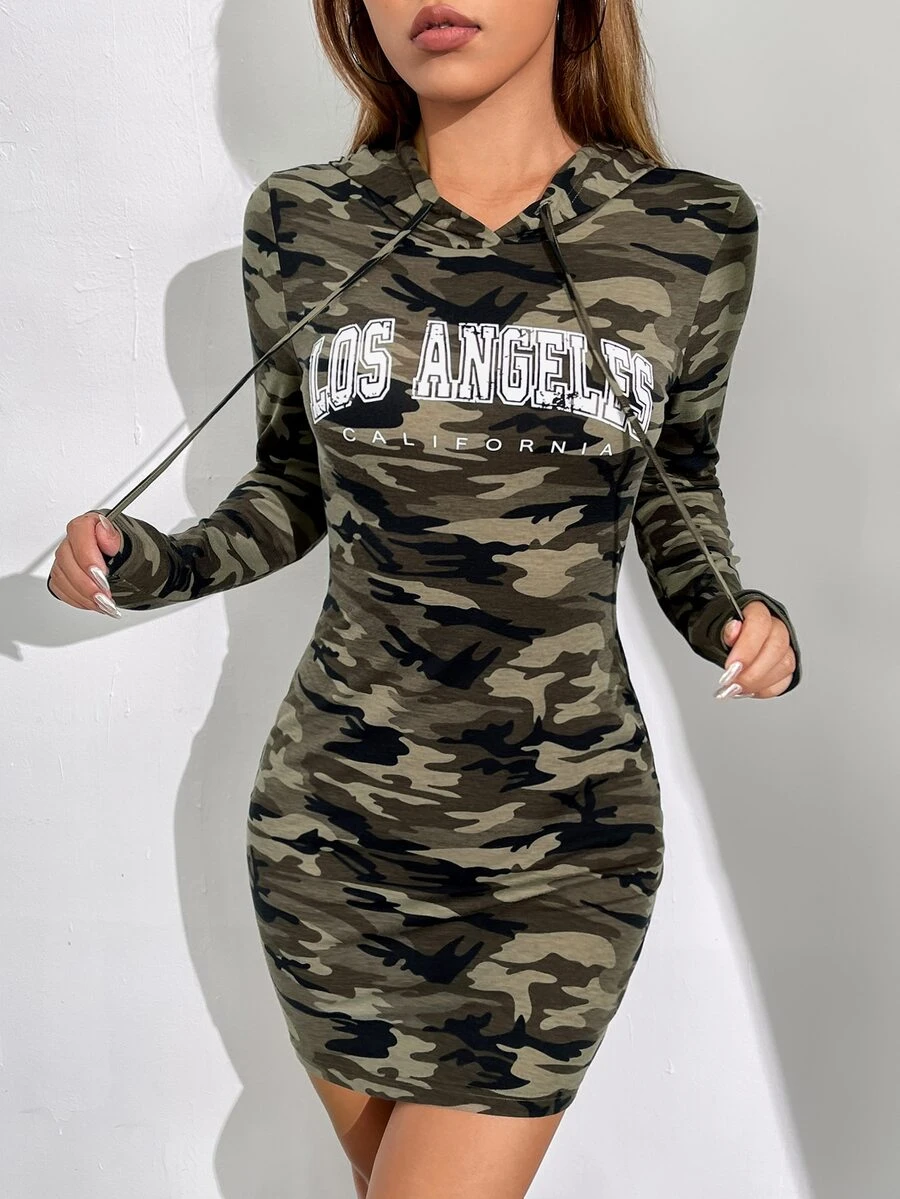 SHEIN EZwear 迷彩和字母圖案抽繩連帽緊身洋裝 - 彩色 - 查看 1