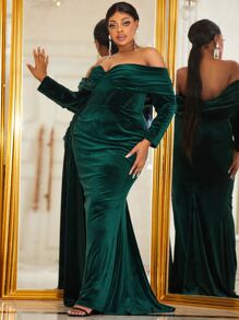 YISIKADO Plus Off Shoulder Ruched Velvet Prom Dress - Dark Green - View 3
