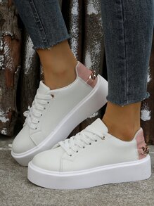 女士白色鏈條裝飾前綁帶運動鞋,圓頭低幫板鞋 - 白色 - 查看 4