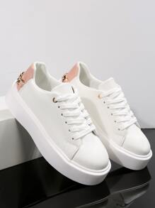 女士白色鏈條裝飾前綁帶運動鞋,圓頭低幫板鞋 - 白色 - 查看 5