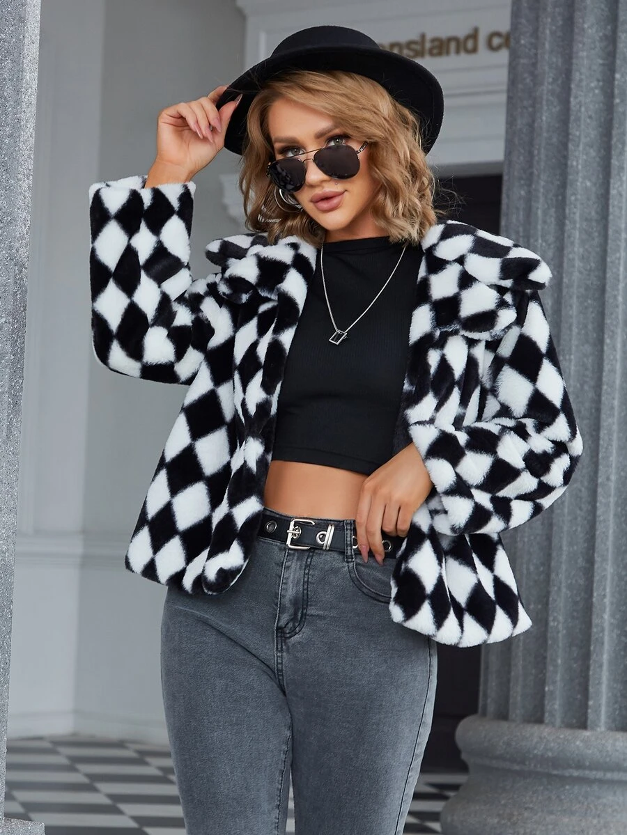 Eilly Bazar Abrigo con patrón de rombo con parte delantera abierta de peluche - Blanco y Negro - Ver 1