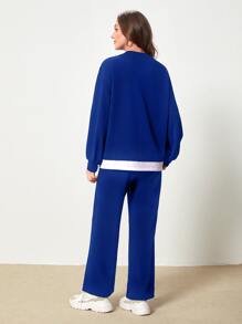 Mulvari Bộ 2 món áo chui đầu chữ Graphic Drop Shoulder 2 trong 1 & quần nỉ vá chữ - Xanh đậm - Xem 2