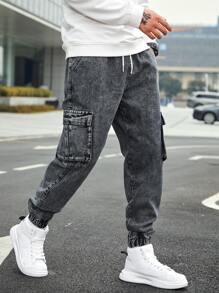 Manfinity Homme Men Cotton Flap Pocket Drawstring Waist Cargo Jeans Baggy Long Washed Denim Joggers Jean Plain Dark Grey Workout Academia Friends, Denim Cargo Pants Men, Jean Joggers Men, Jeans For Men Cargo Baggy, Cargo Sweatpants For Men, Grey Cargo Pants Work Going Out Urban Vacation