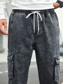 Manfinity Homme Men Cotton Flap Pocket Drawstring Waist Cargo Jeans Baggy Long Washed Denim Joggers Jean Plain Dark Grey Workout Academia Friends, Denim Cargo Pants Men, Jean Joggers Men, Jeans For Men Cargo Baggy, Cargo Sweatpants For Men, Grey Cargo Pants Work Going Out Urban Vacation