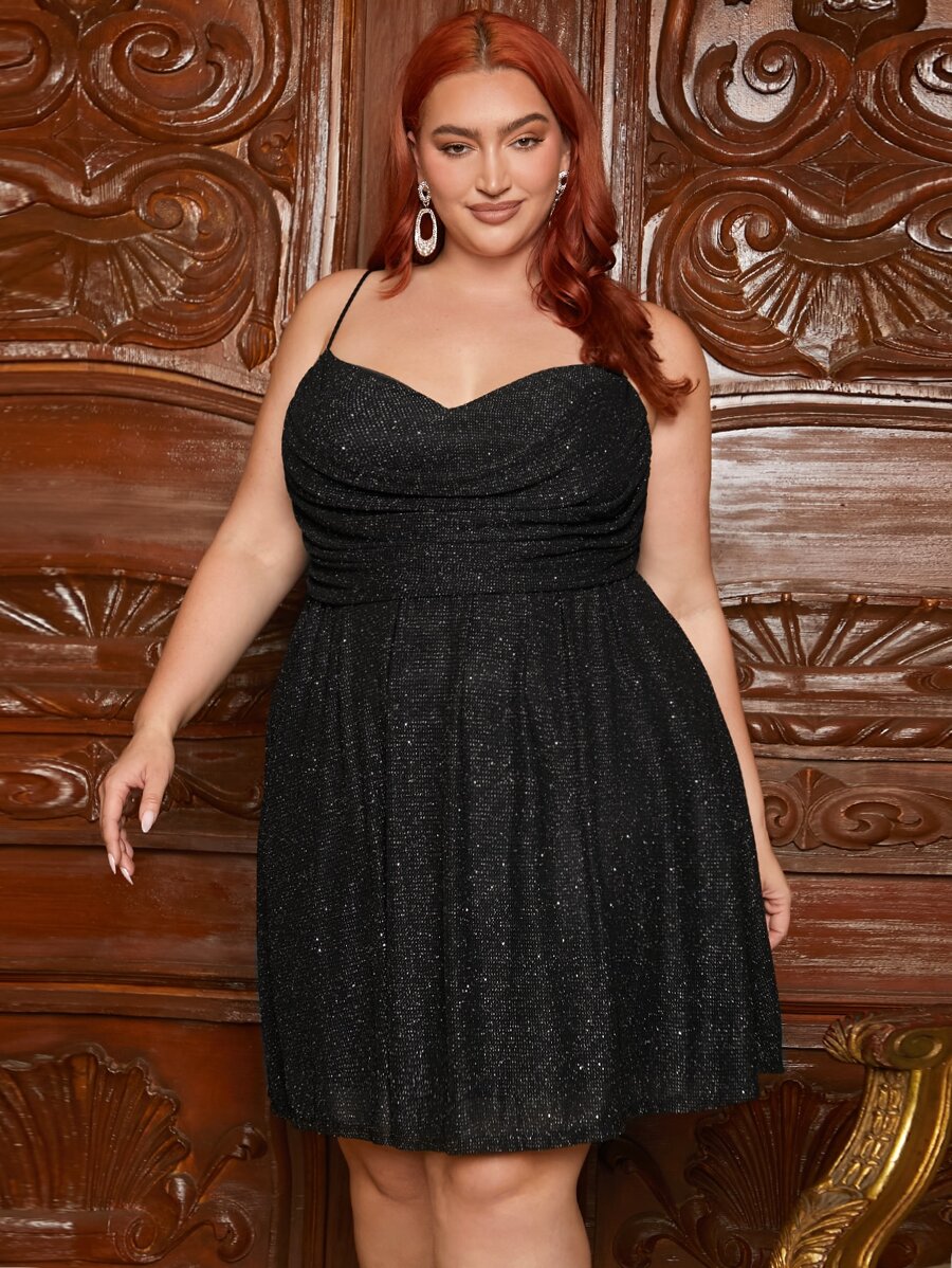 SHEIN CURVE+ Vestido de tirantes fruncido brillante - Negro - Ver 1