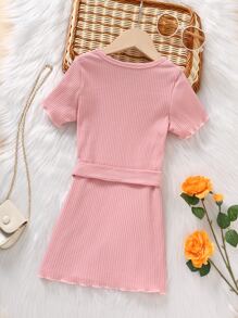 小女童木耳邊繫腰帶洋裝