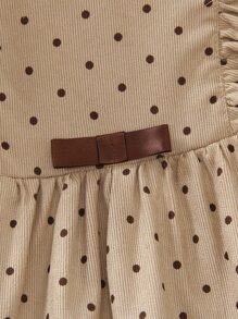 年輕女孩波點印花荷葉邊連衣裙