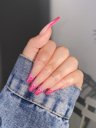 24 件长款棺材粉色火焰图案法式假指甲、1 件指甲锉和 1 片指甲胶带，立即提升您的外观，按压式指甲，美甲用品，美甲