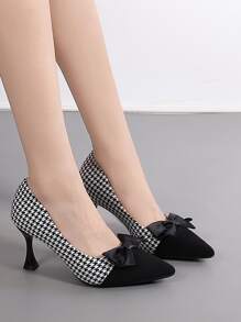 Giày cao gót Court trang trí nơ họa tiết Houndstooth Valentine - Đen và trắng - Xem 4
