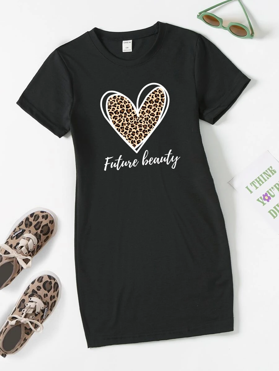 SHEIN 女孩1入組愛心和字母圖案T恤洋裝 - 黑色 - 查看 1