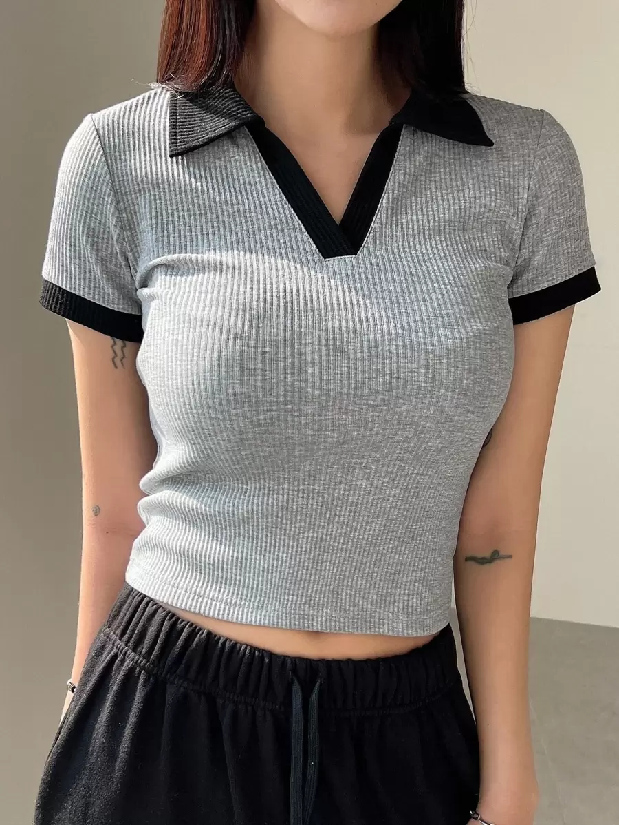 DAZY חולצת טי סריג עם גימור ניגודי, חולצות קצרות לנשים - אפור בהיר - ראה 1