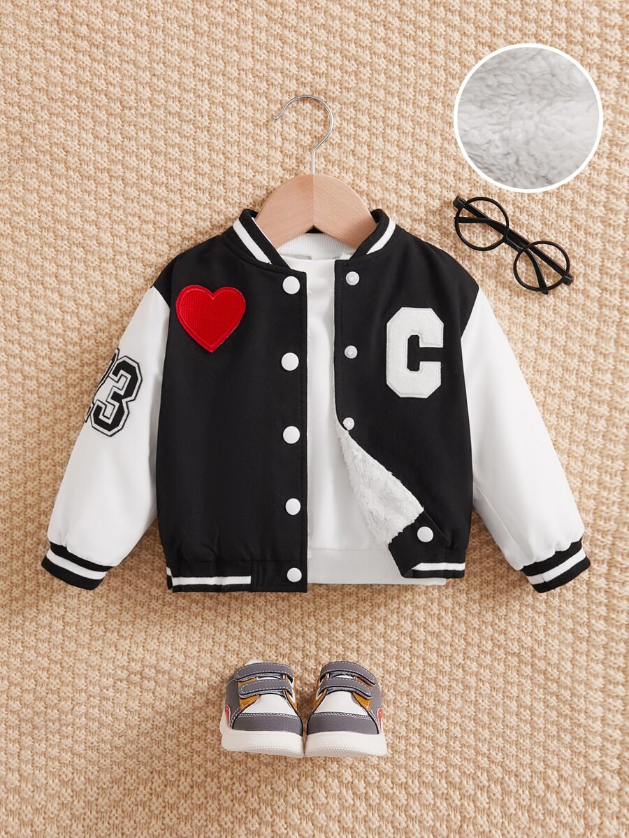 SHEIN Bebé Cazadora de universidad con estampado de corazón y letra de dos tonos teddy transatlántico - Blanco y Negro - Ver 1