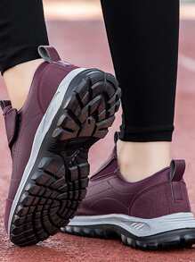 字母細節一腳蹬登山鞋