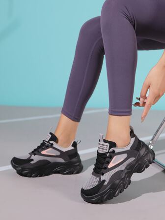女士四季工艺跑鞋，舒适、透气、时尚，适合户外散步和公路跑步，系带设计