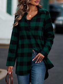 SHEIN LUNE Camisa con estampado de guingán con botón delantero bajo irregular - Verde Oscuro - Ver 4