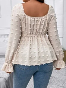 Vionelle Áo Peplum tay bèo cổ trái tim có dây rút Swiss Dot Plus - Màu be - Xem 2